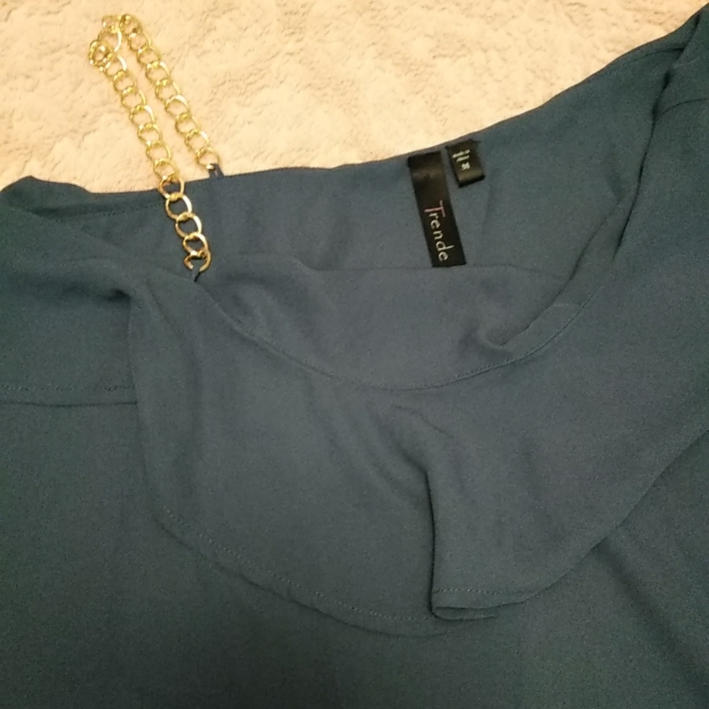 Chain Detailed Ruffle Blouse - Picture 3 of 6